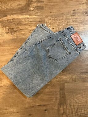 Princess Polly High Waisted Wide Leg Light Wash Jeans Frayed Hem Size 2